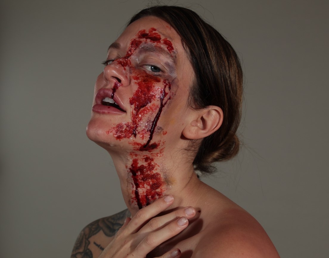 Effects: model's face with cuts, bruises and blood